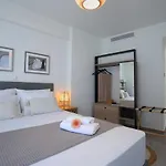 Almyra Seafront מלון דירות 4*
